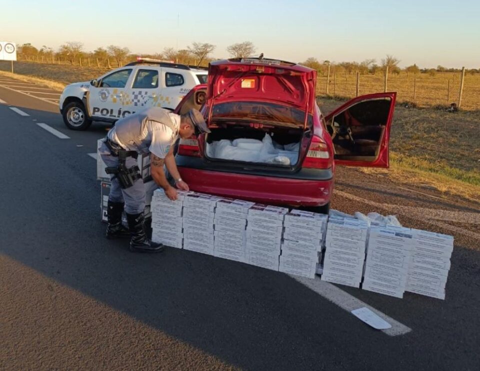 Polícia Rodoviária apreende eletrônicos e cigarros em Caiuá